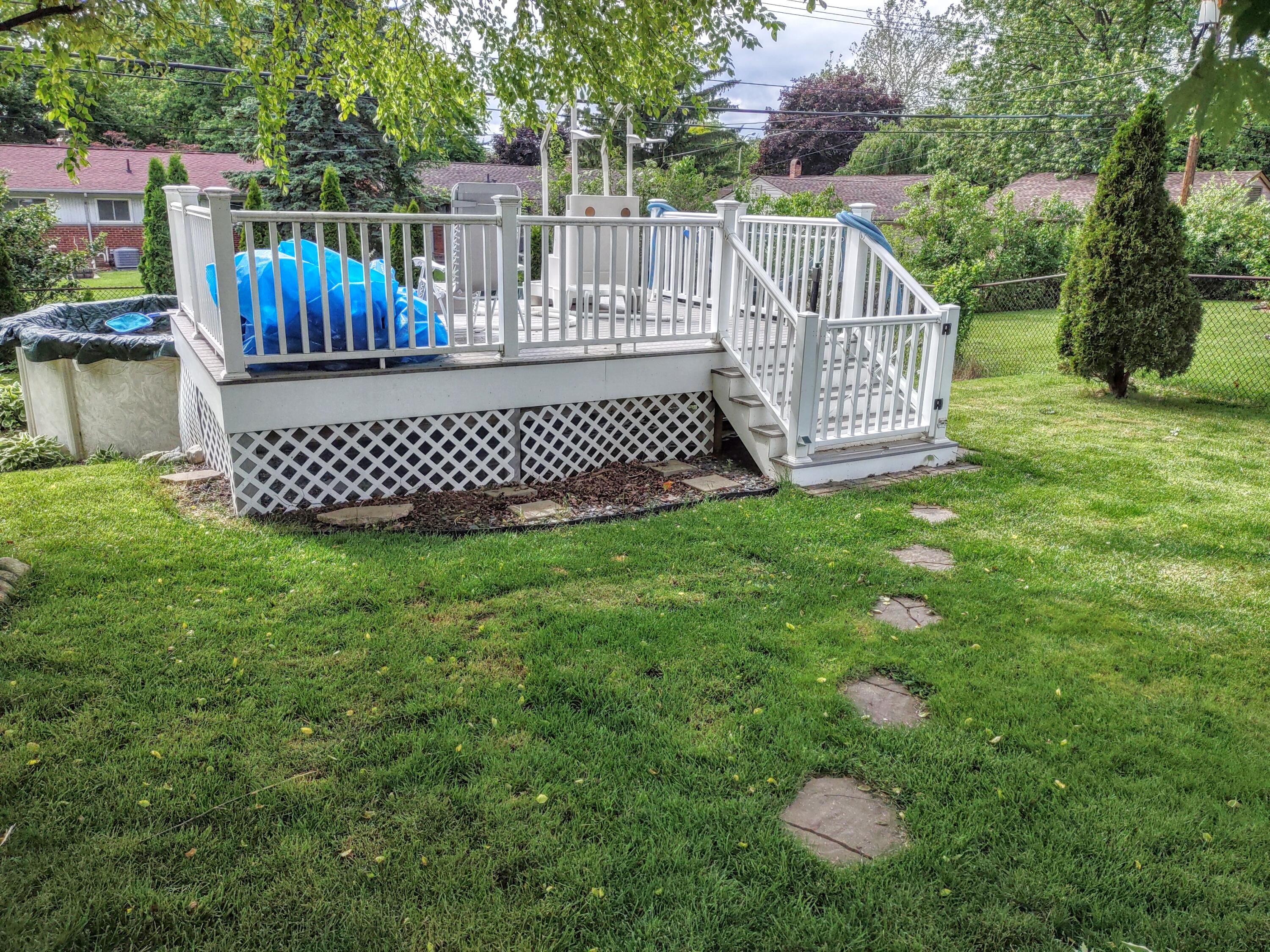 2410 Middlefield Road Trenton, MI 48183 - Photo 41 of 44 40 - Pool