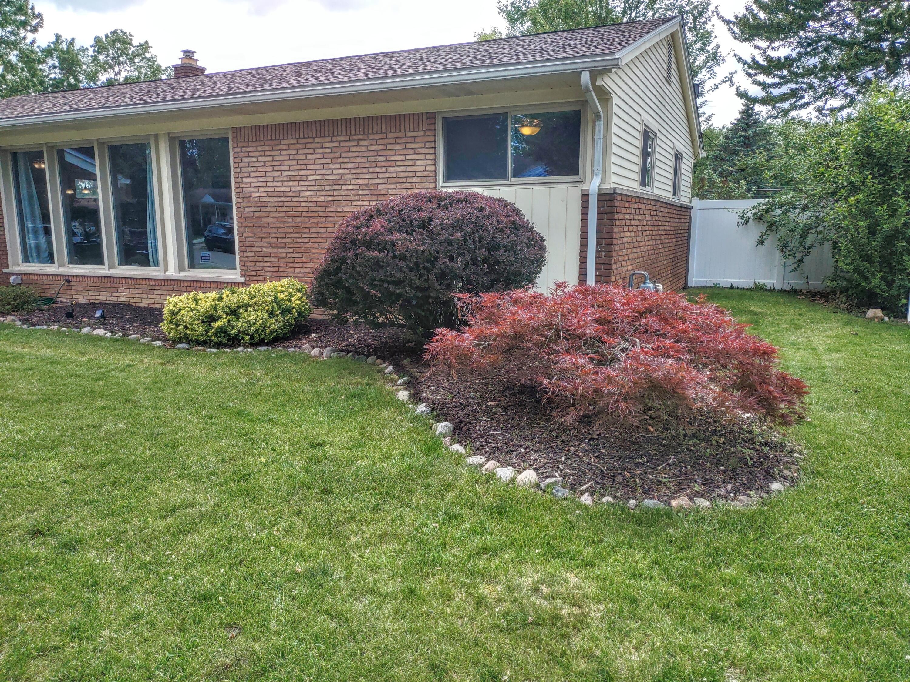 2410 Middlefield Road Trenton, MI 48183 - Photo 7 of 44 05 - Front Landscaping