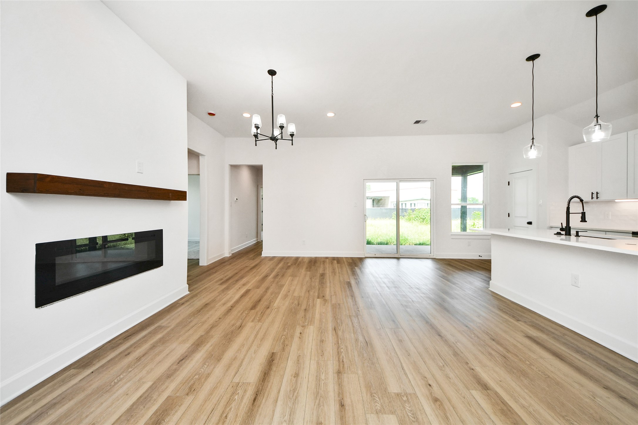 925 1st Street Hempstead, TX 77445 - Photo 6 of 38