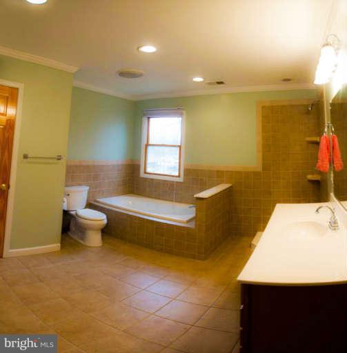 1900 Anderson Road Falls Church, VA 22043 - Photo 9 of 9 Bath (Master)