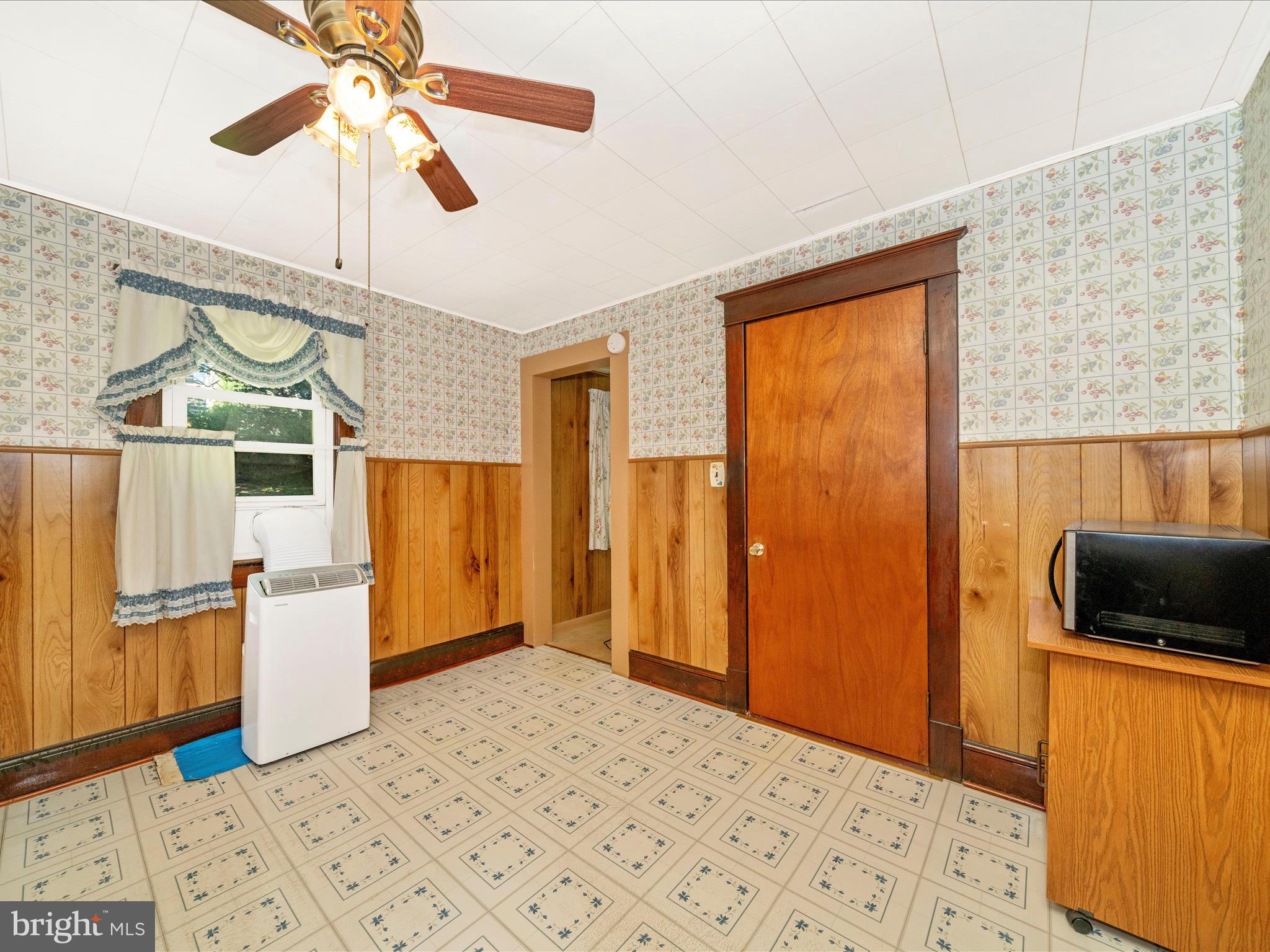 7 West B Street Brunswick, MD 21716 - Photo 11 of 48 Eat-In Kitchen