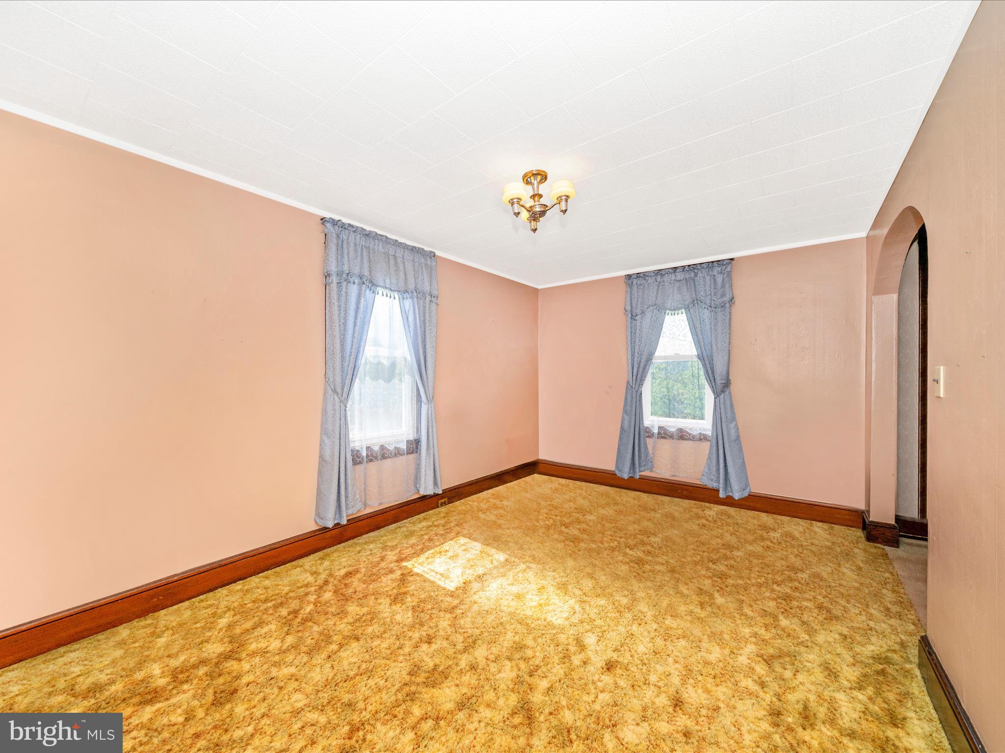 7 West B Street Brunswick, MD 21716 - Photo 13 of 48 Living Room