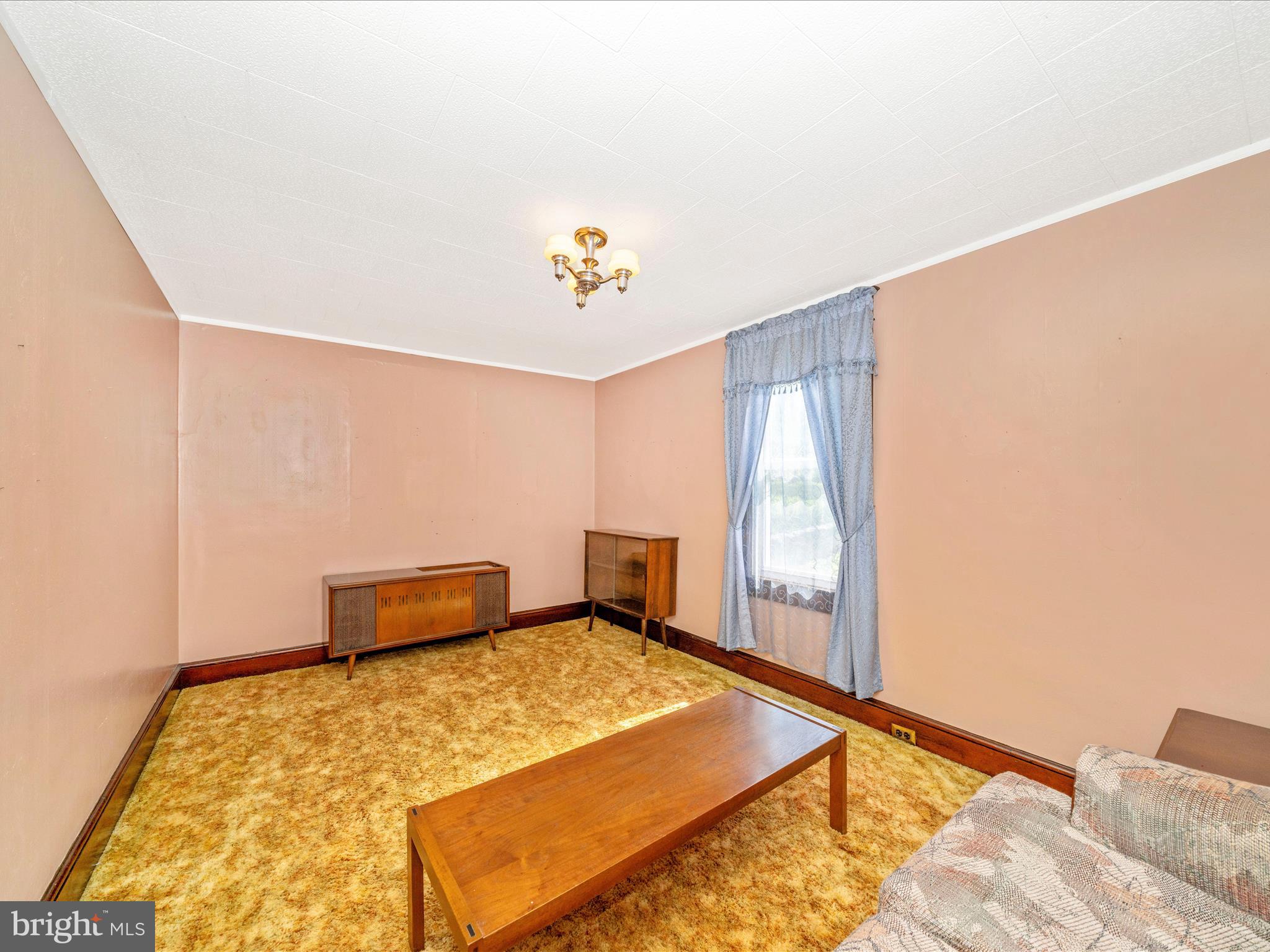 7 West B Street Brunswick, MD 21716 - Photo 14 of 48 Living Room