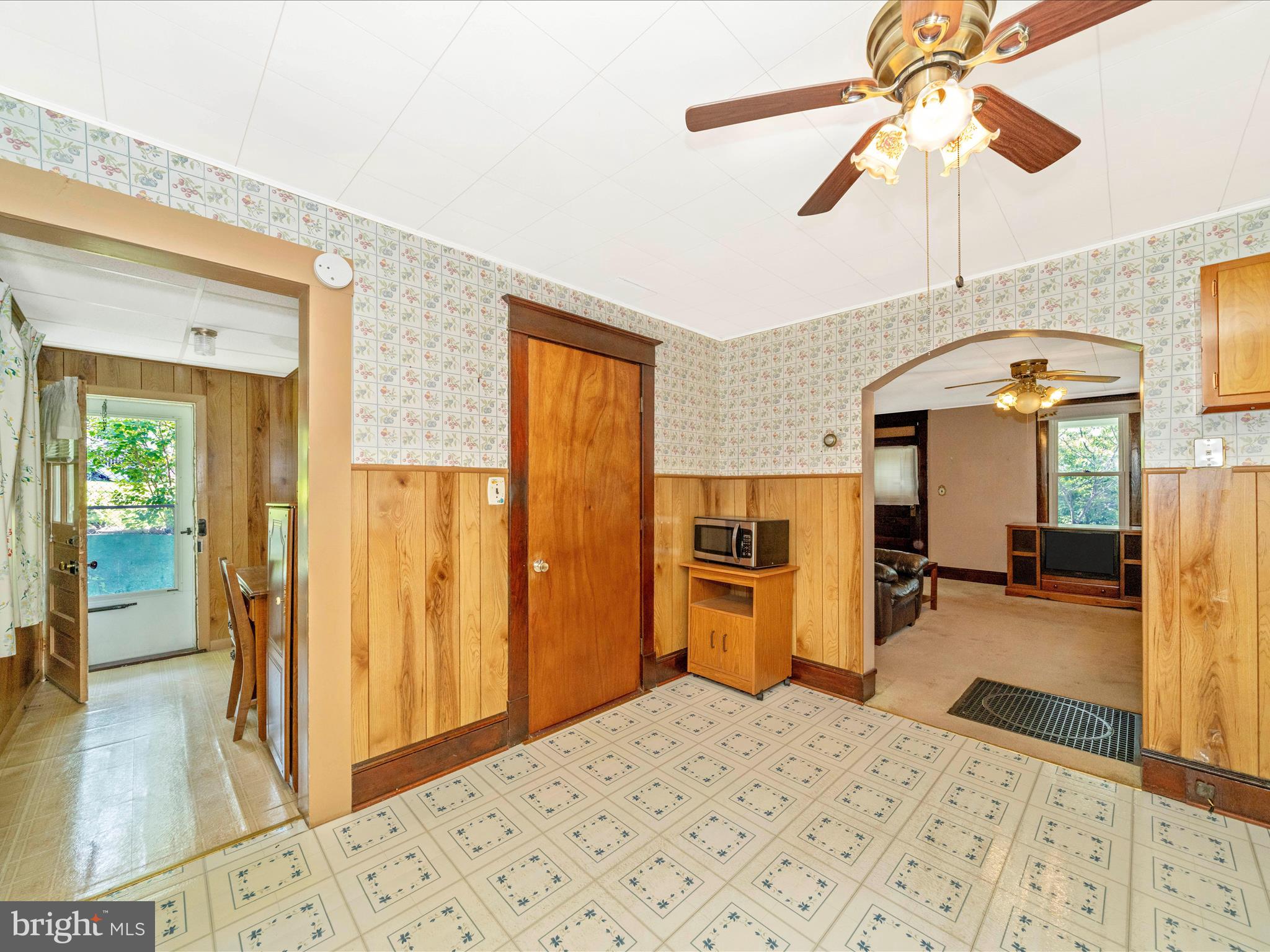 7 West B Street Brunswick, MD 21716 - Photo 19 of 48 Eat-In Kitchen