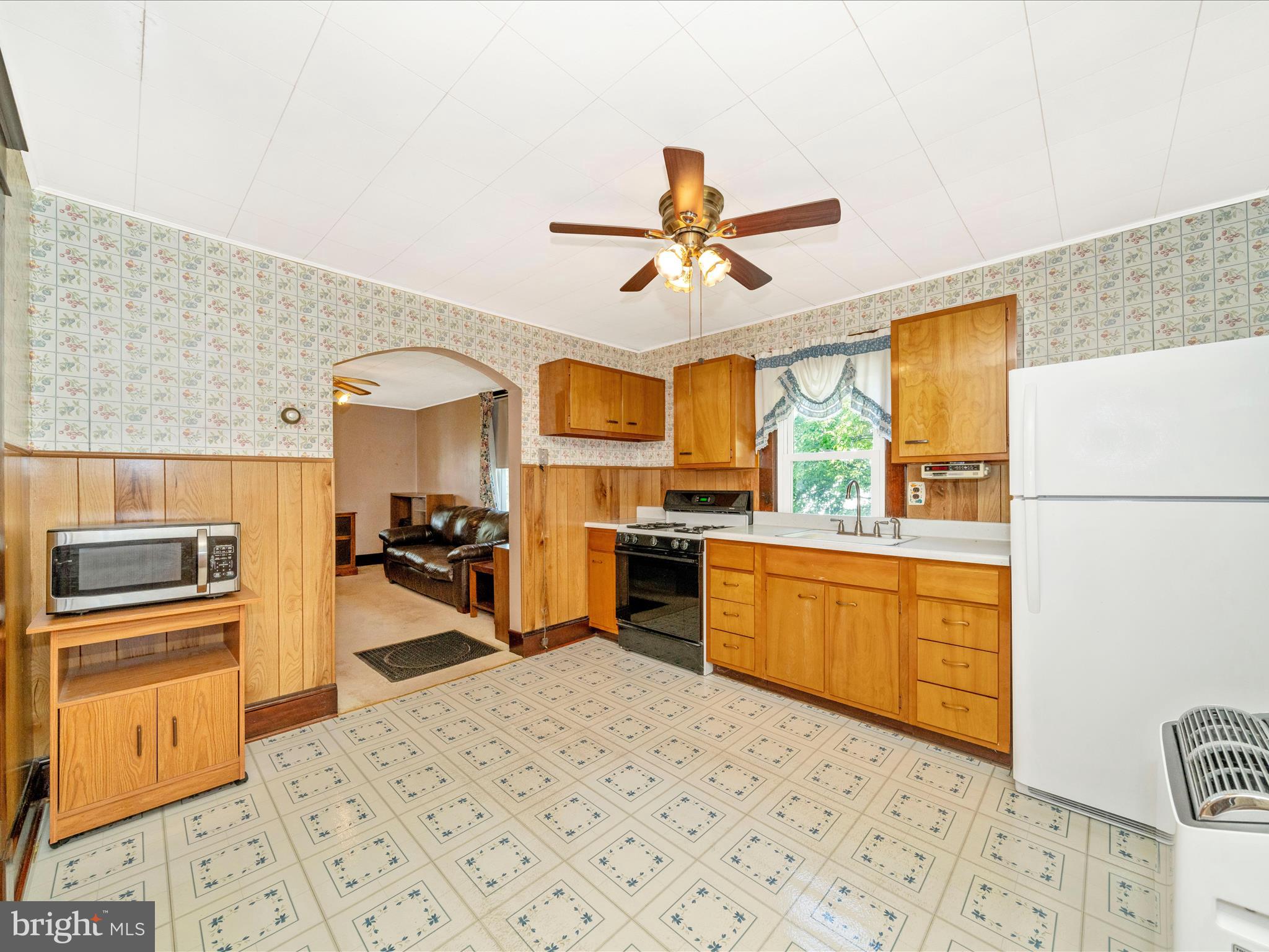 7 West B Street Brunswick, MD 21716 - Photo 7 of 48 Eat-In Kitchen