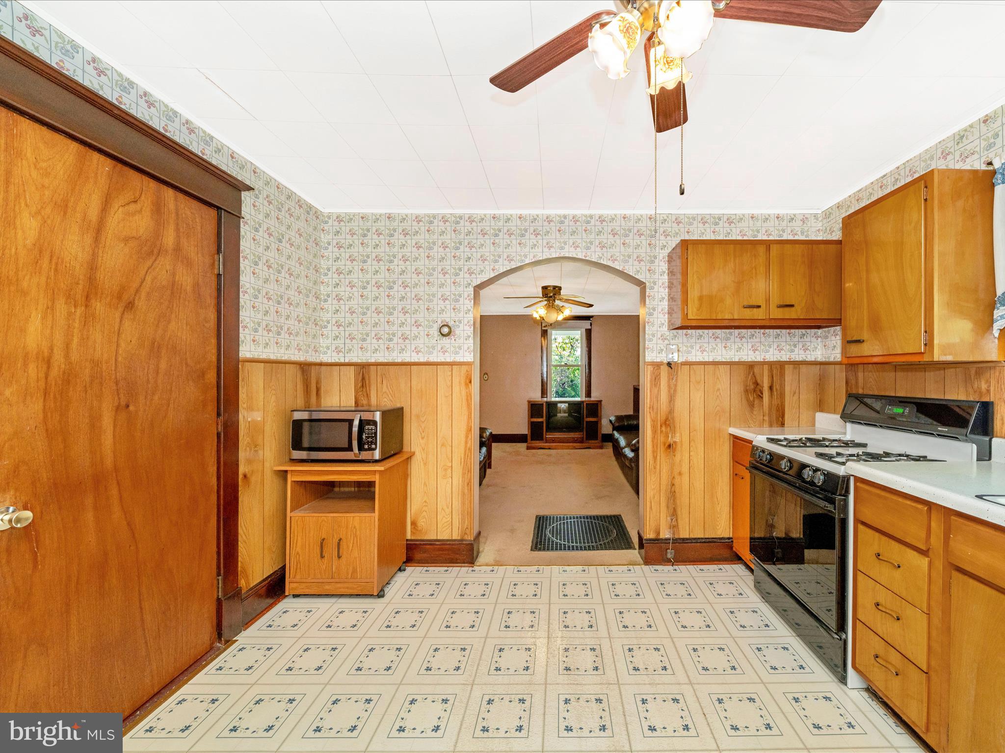 7 West B Street Brunswick, MD 21716 - Photo 8 of 48 Eat-In Kitchen