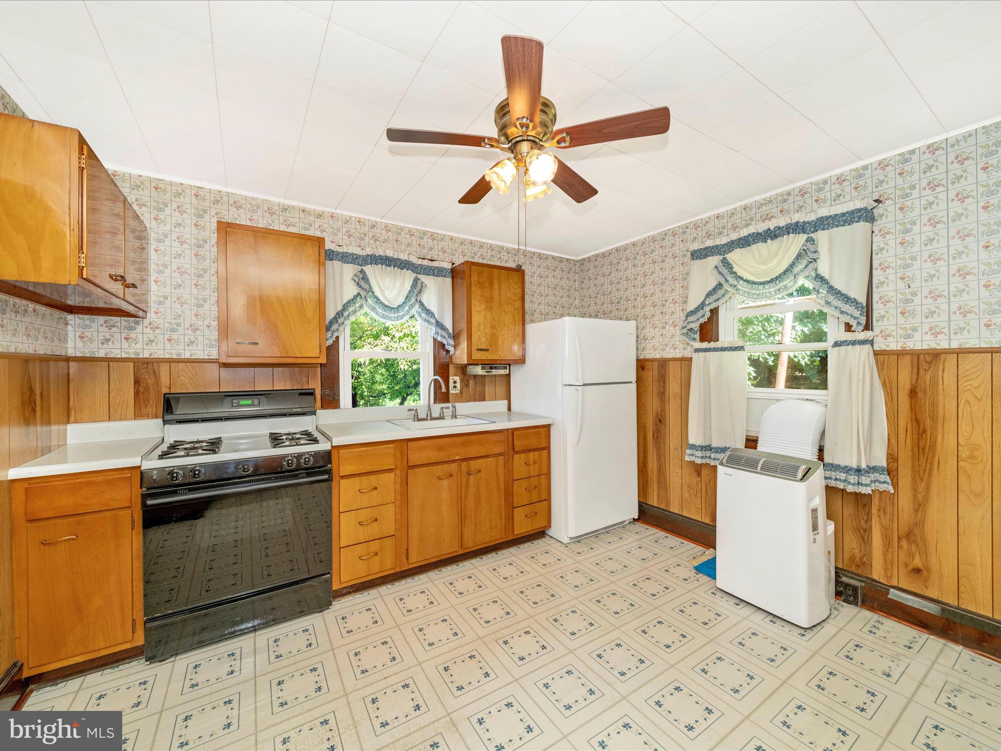 7 West B Street Brunswick, MD 21716 - Photo 9 of 48 Eat-In Kitchen