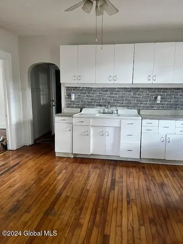 $1,200 | 267 Church Street, Amsterdam, NY 12010