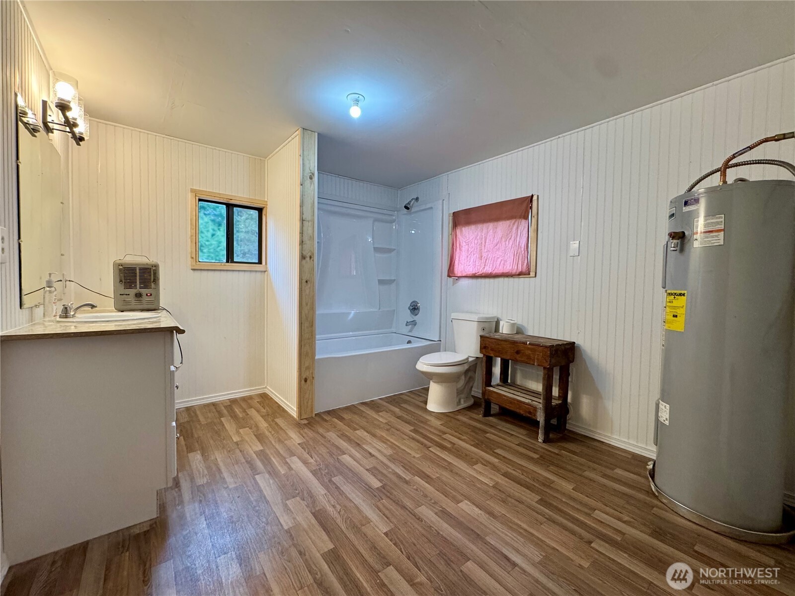 187 Wildcat Road Toutle, WA 98649 - Photo 9 of 21 a living room with furniture and a table