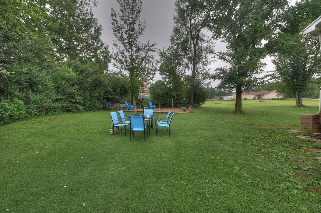 1103 Centerville Road Lebanon, TN 37087 - Photo 17 of 30 a table and chairs in the garden