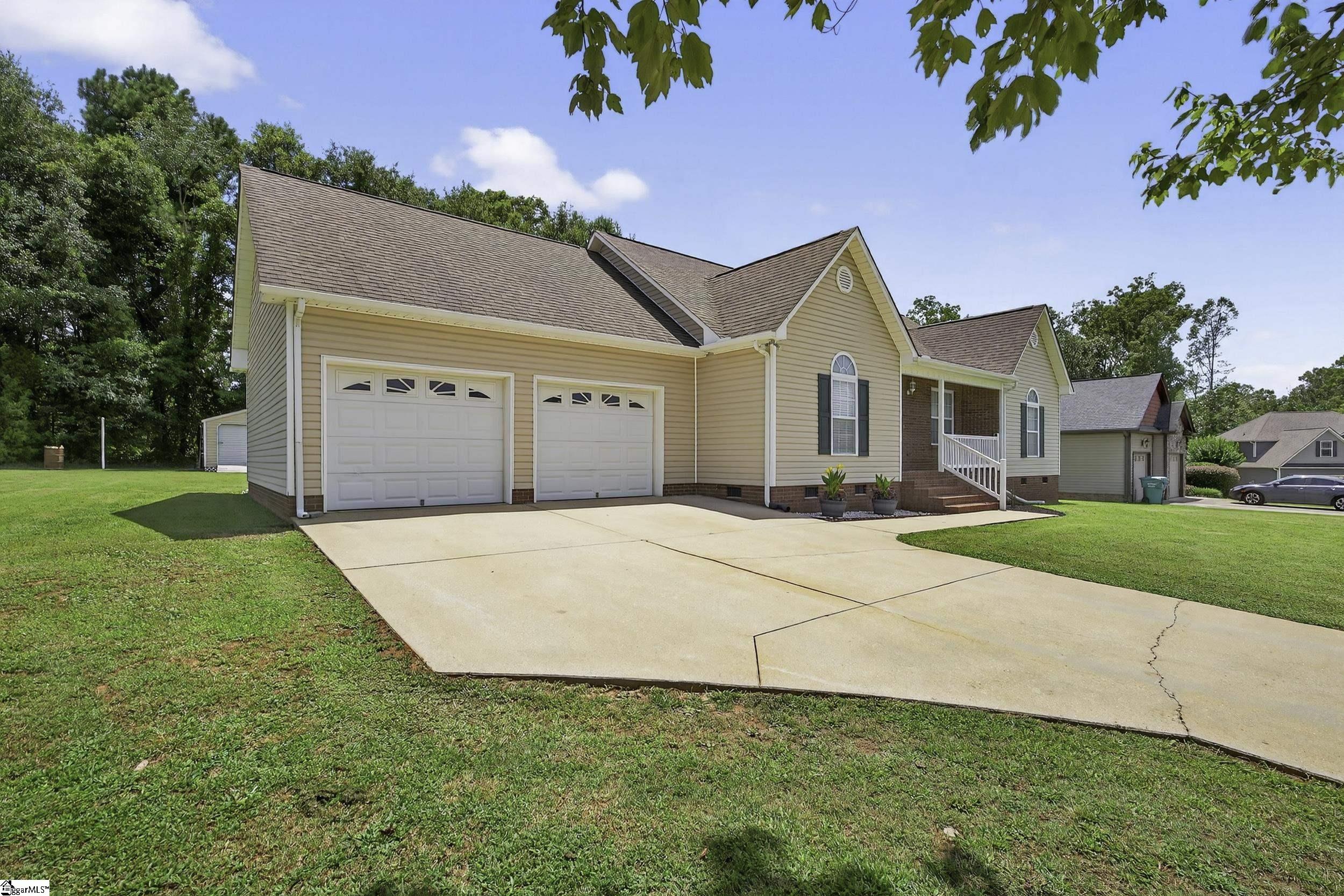 111 Falcon Lane Chesnee, SC 29323 - Photo 4 of 36