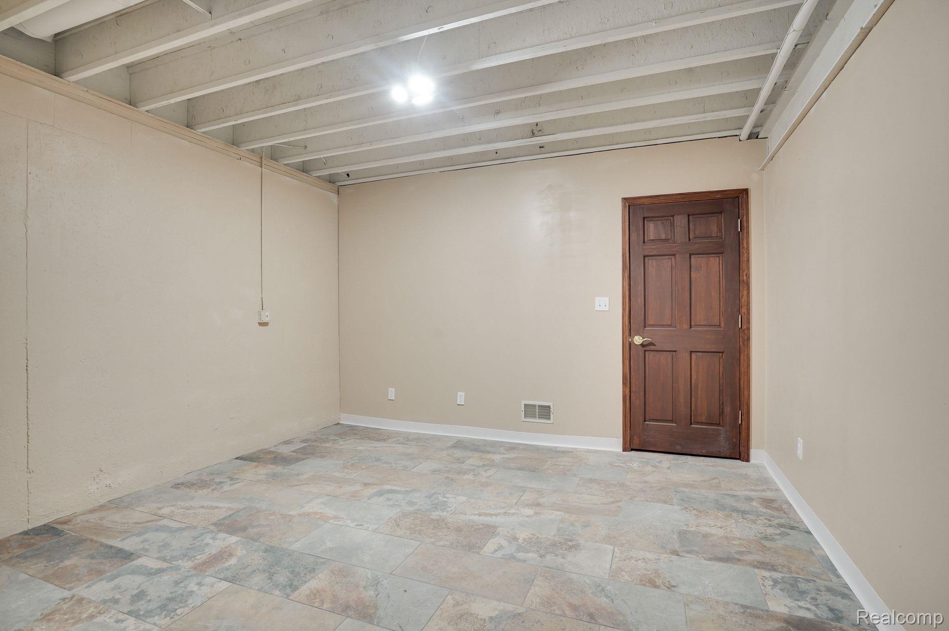 1795 Caughill Road Columbus, MI 48063 - Photo 27 of 38 Bonus room in basement