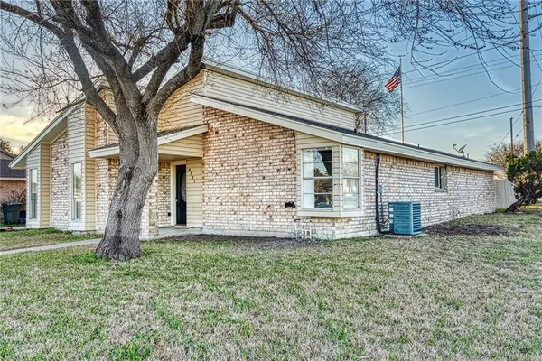 $2,275 | 4321 Mountain View Drive, Corpus Christi, TX 78410