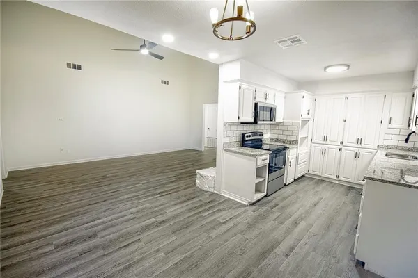 $2,275 | 4321 Mountain View Drive, Corpus Christi, TX 78410