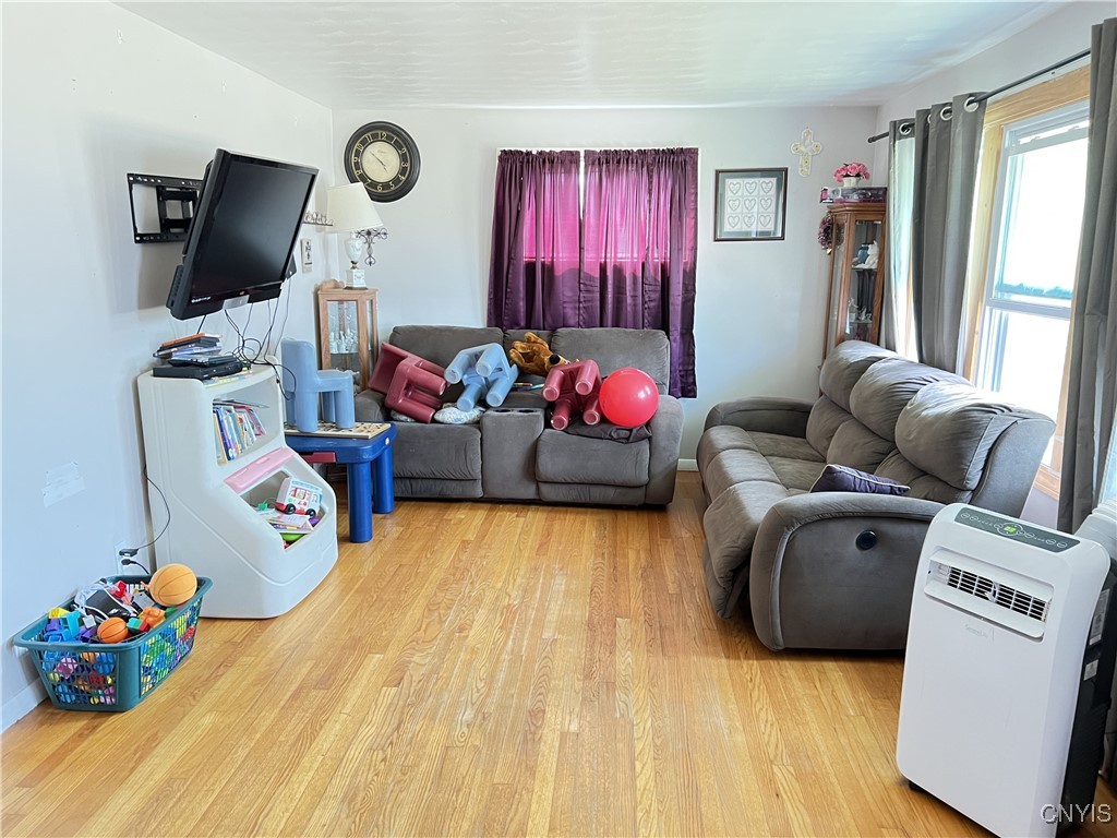 5462 Bear Road Clay, NY 13212 - Photo 13 of 19 Living Room