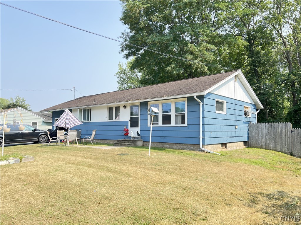 5462 Bear Road Clay, NY 13212 - Photo 2 of 19 Right