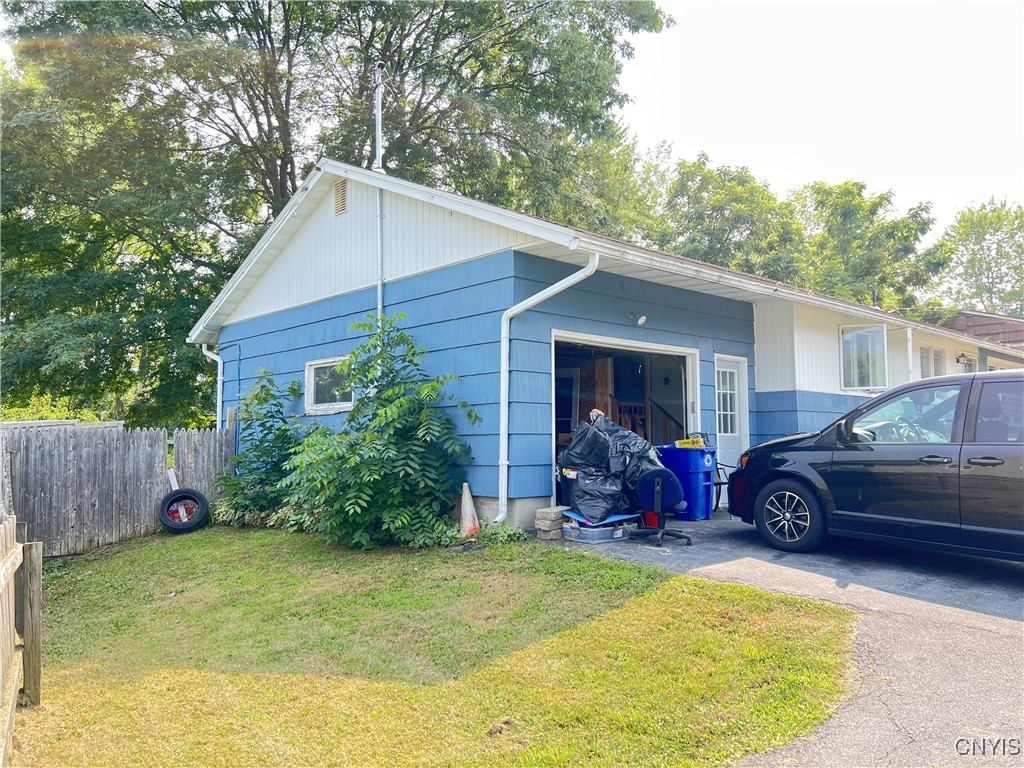 5462 Bear Road Clay, NY 13212 - Photo 3 of 19 Left