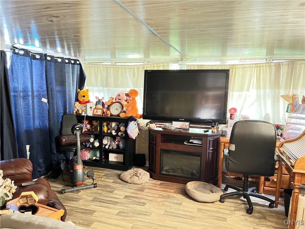 5462 Bear Road Clay, NY 13212 - Photo 8 of 19 Sun Room