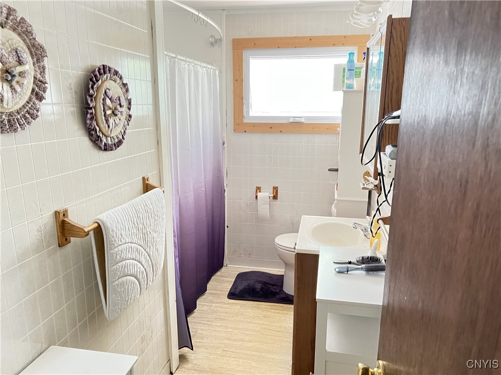 5462 Bear Road Clay, NY 13212 - Photo 10 of 19 Bathroom