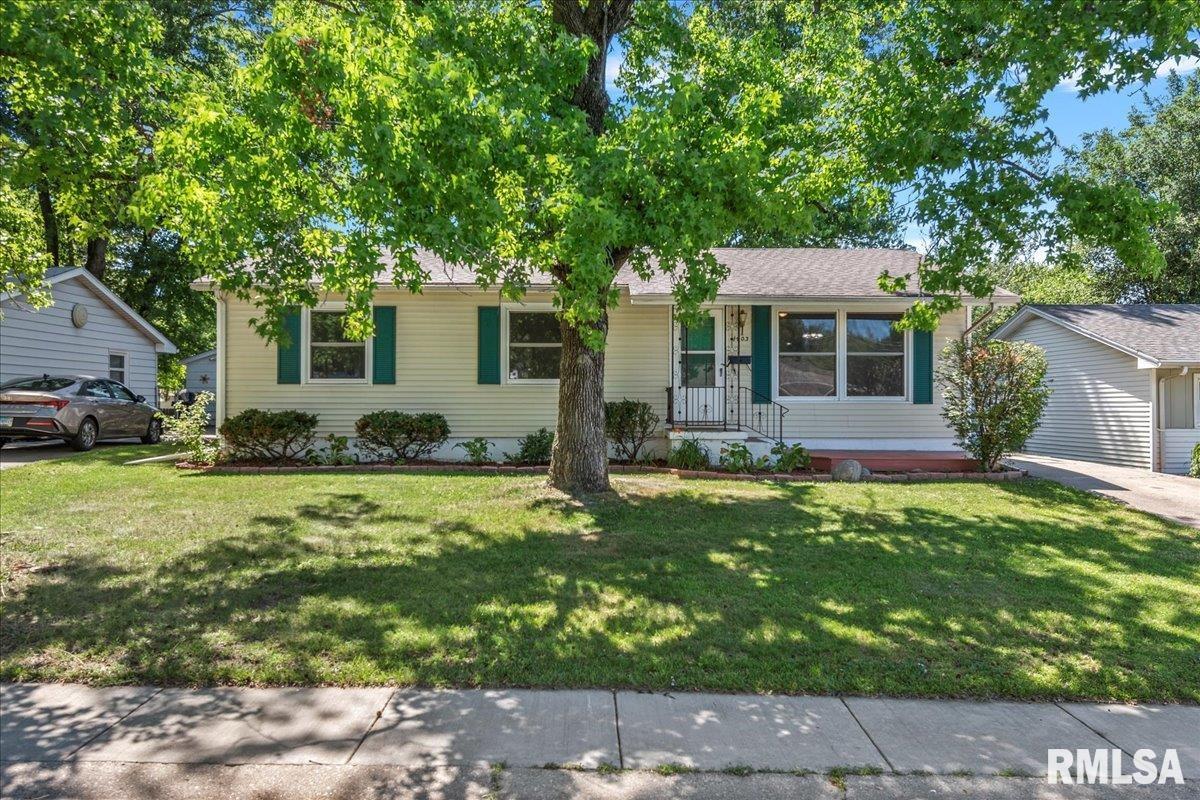 1403 Johnson Lane Springfield, IL 62702 - Photo 1 of 35