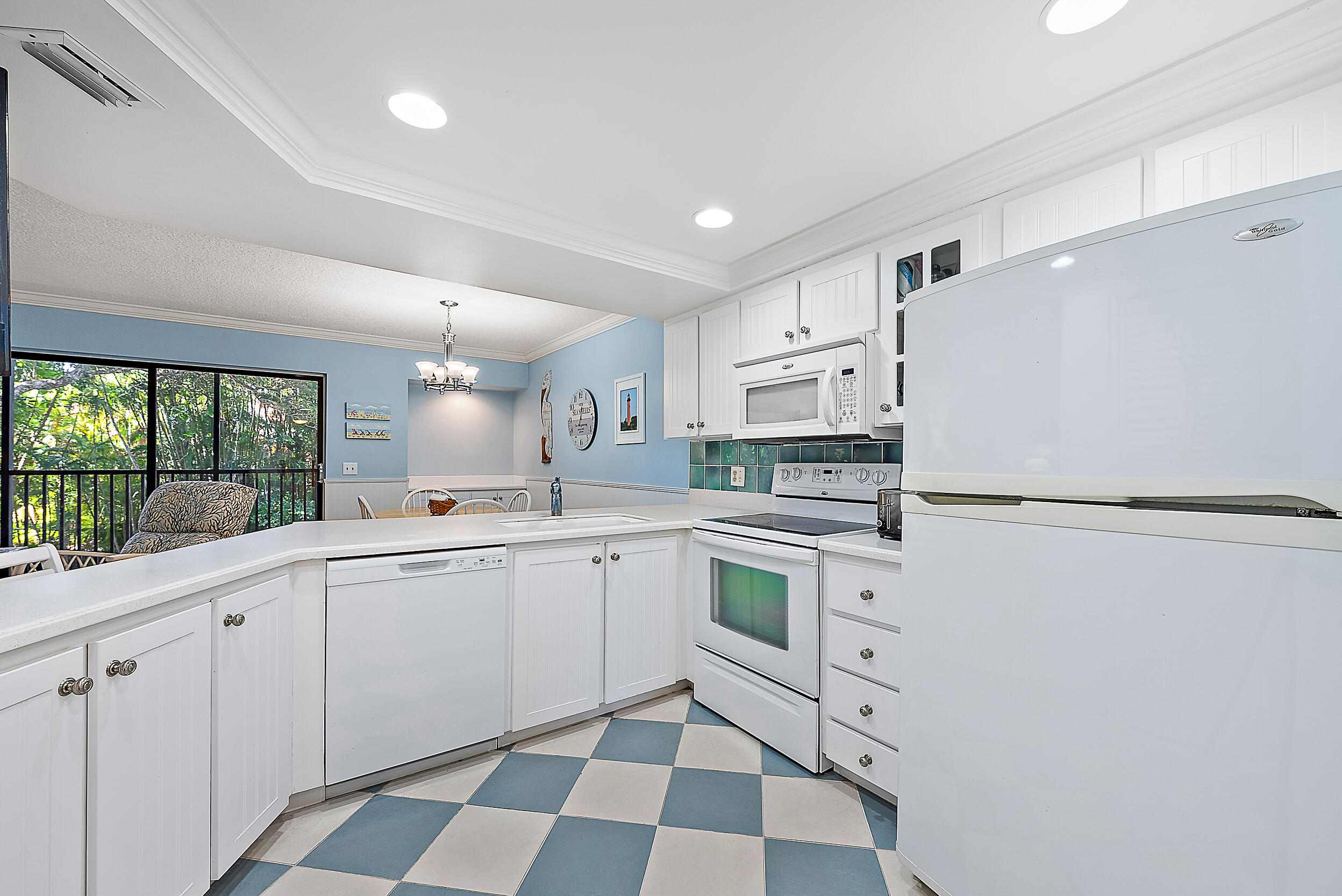 1605 Highway 1, Unit E204 Jupiter, FL 33477 - Photo 9 of 21 Kitchen