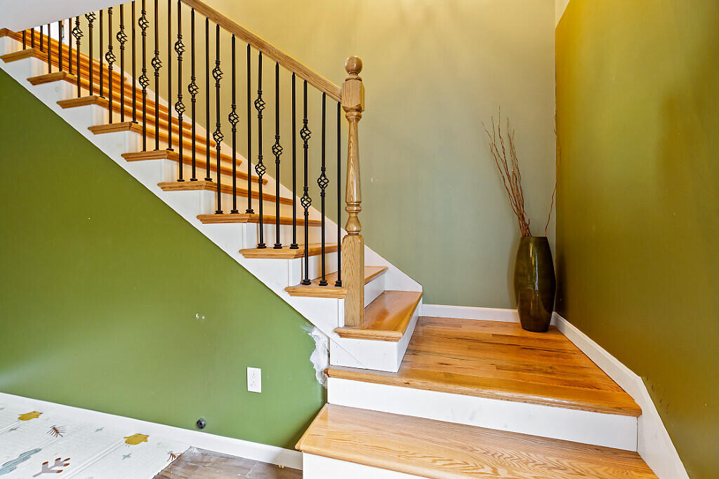 1012 Lakewood Road Madison, ME 04950 - Photo 24 of 63 Living Room