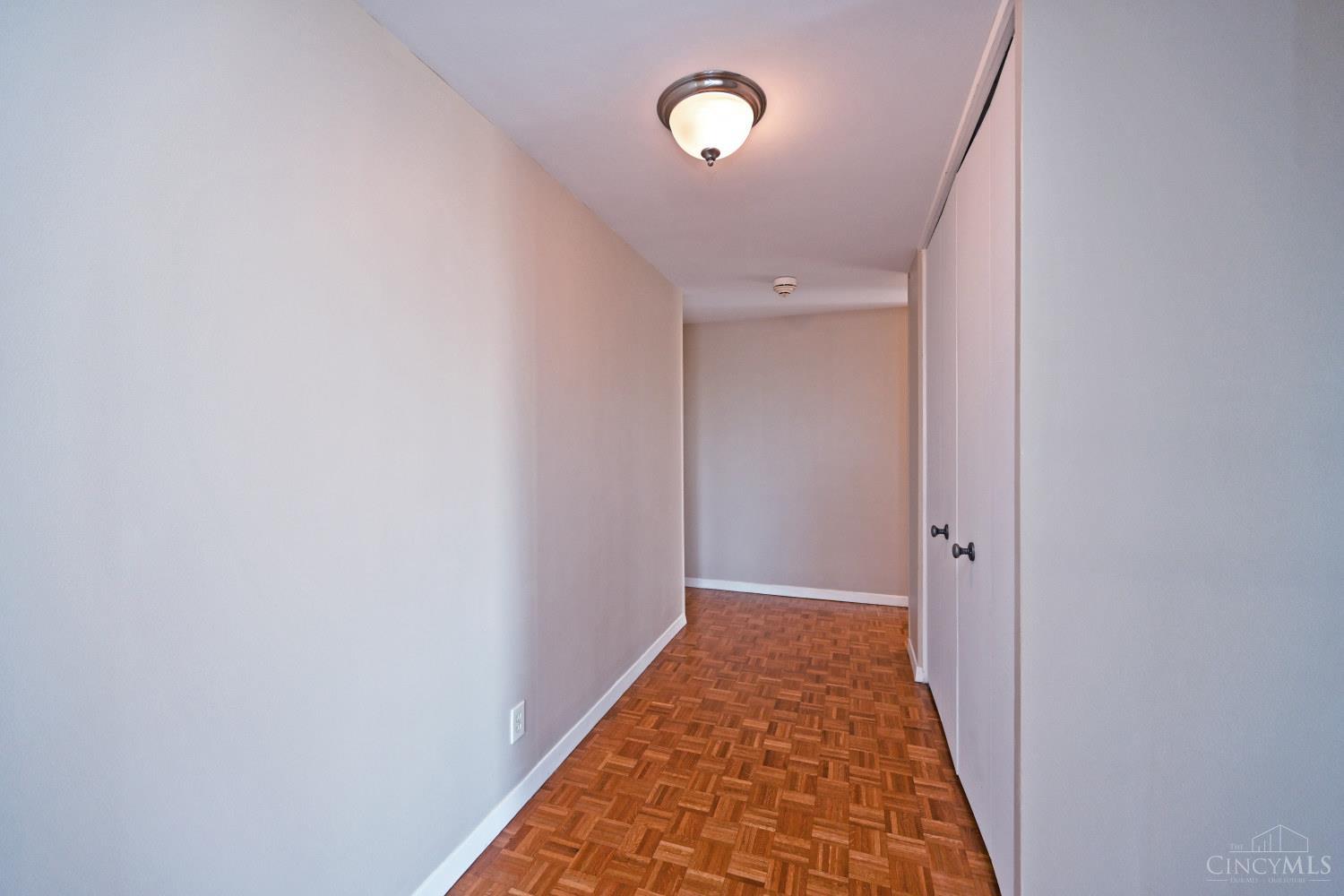 2324 Madison Road, Unit 703 Cincinnati, OH 45208 - Photo 5 of 35 Gallery Image 5