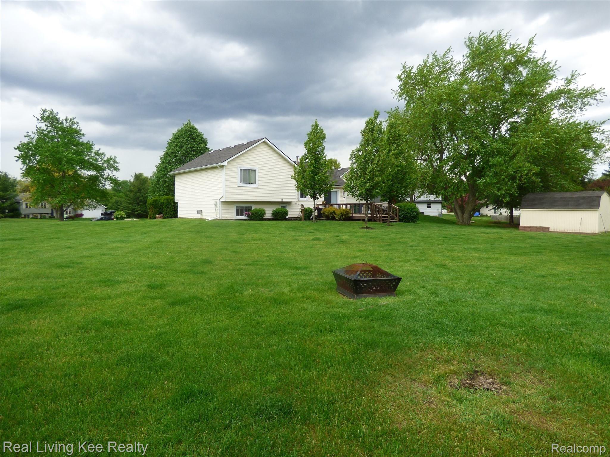 2733 Pheasant Court Rochester, MI 48306 - Photo 8 of 34 P1060104.JPG