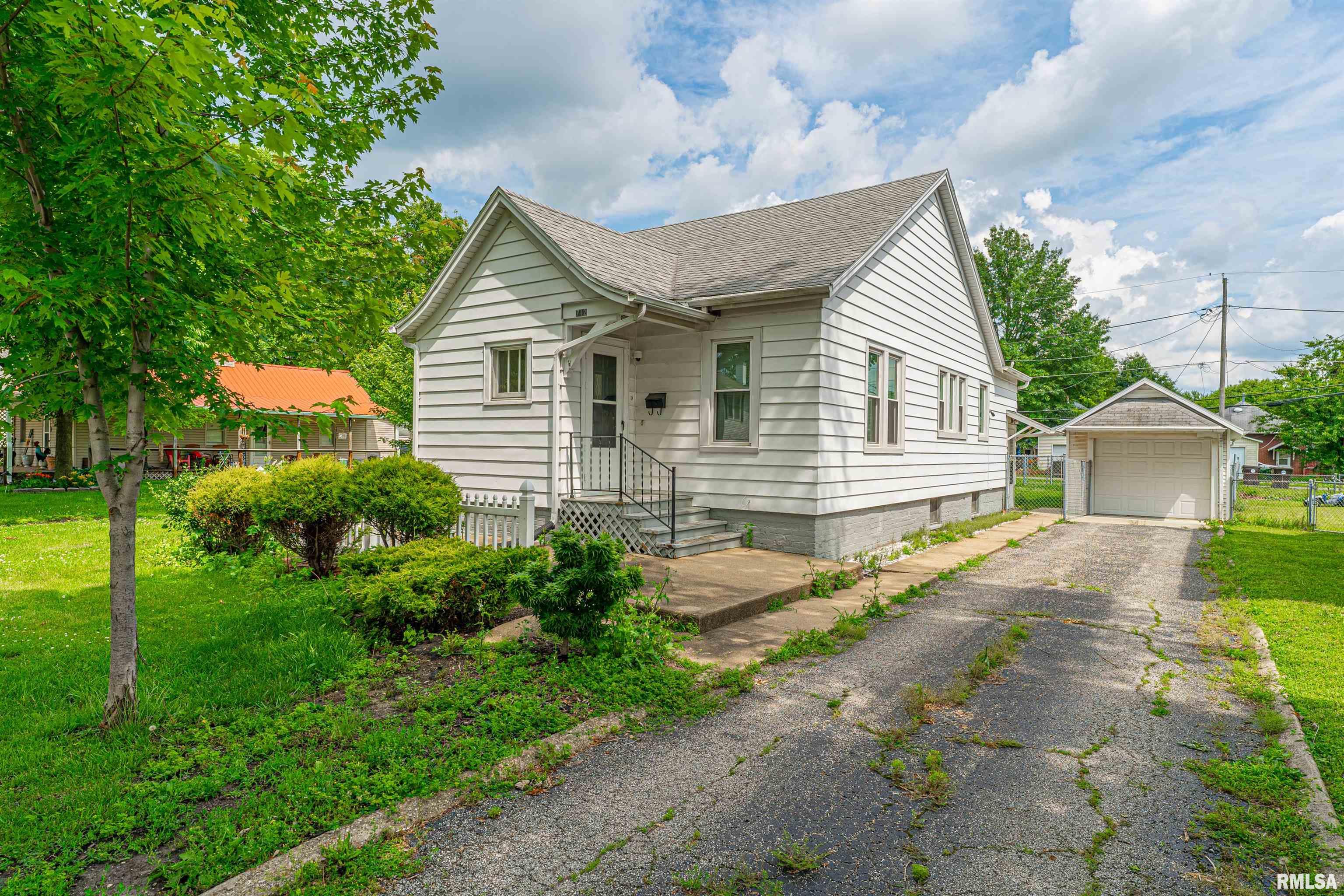 712 North Kickapoo Street Lincoln, IL 62656 - Photo 1 of 22 Gallery Image 1