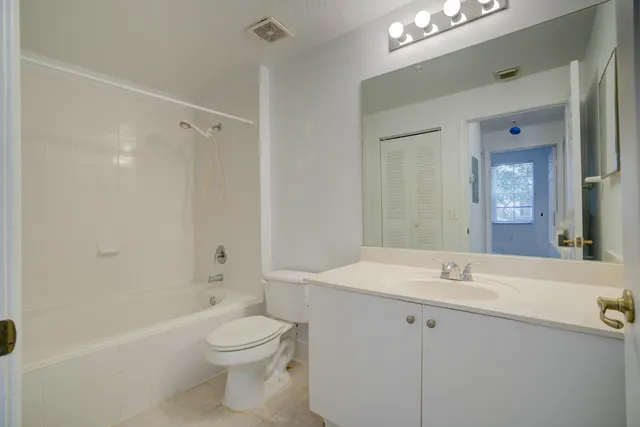 $1,900 | 1136 Town Center Drive, Unit 11, Jupiter, FL 33458