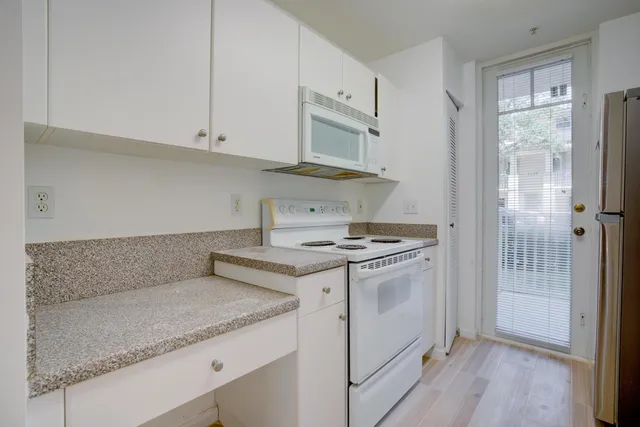 $1,900 | 1136 Town Center Drive, Unit 11, Jupiter, FL 33458