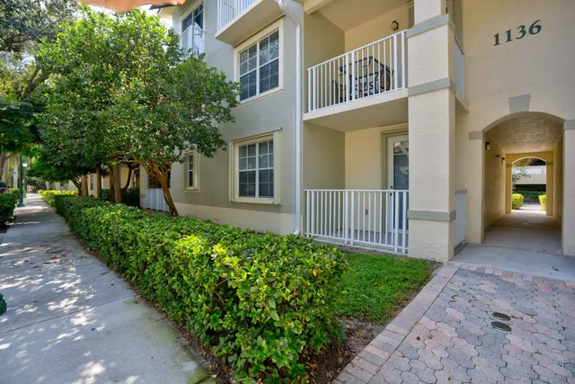 $1,900 | 1136 Town Center Drive, Unit 11, Jupiter, FL 33458