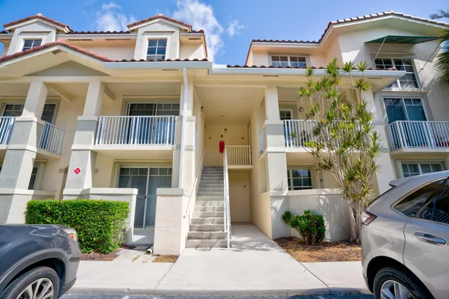 $1,900 | 1136 Town Center Drive, Unit 11, Jupiter, FL 33458