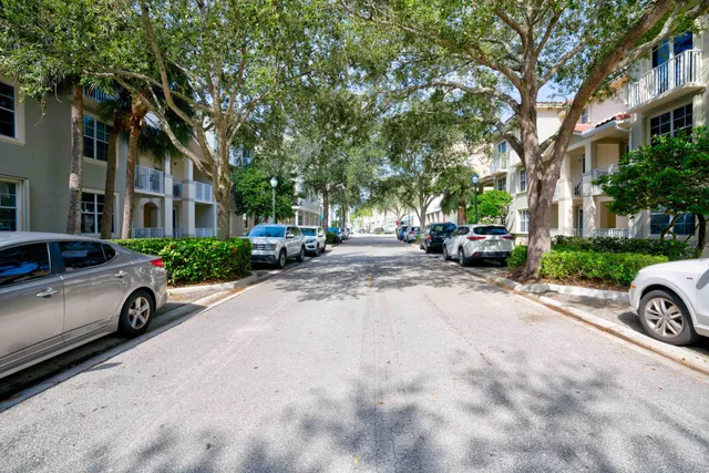 $1,900 | 1136 Town Center Drive, Unit 11, Jupiter, FL 33458
