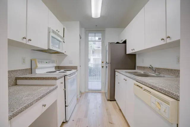 $1,900 | 1136 Town Center Drive, Unit 11, Jupiter, FL 33458