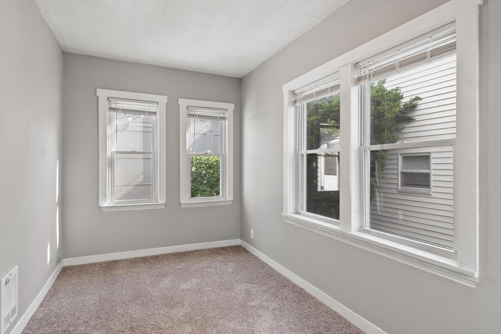 16 Doane Street Worcester, MA 01607 - Photo 12 of 42