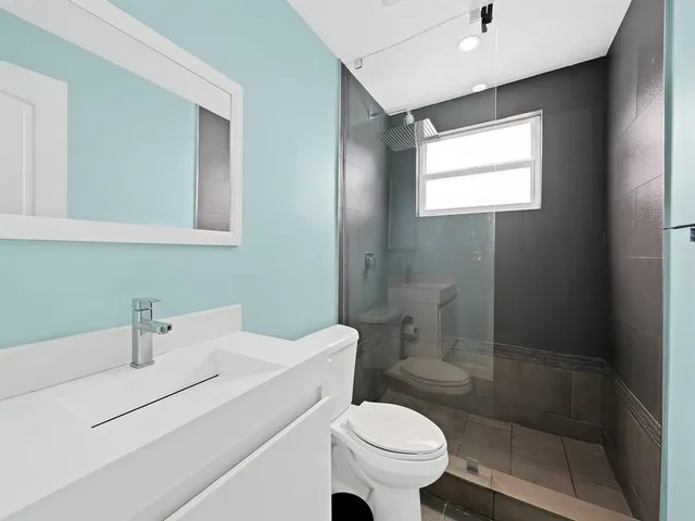 $179,500 | 2591 Northeast 55th Court, Unit 102, Fort Lauderdale, FL 33308