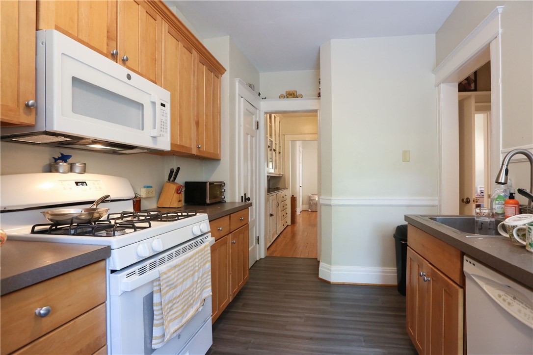 294 Laburnam Crescent Rochester, NY 14620 - Photo 12 of 17
