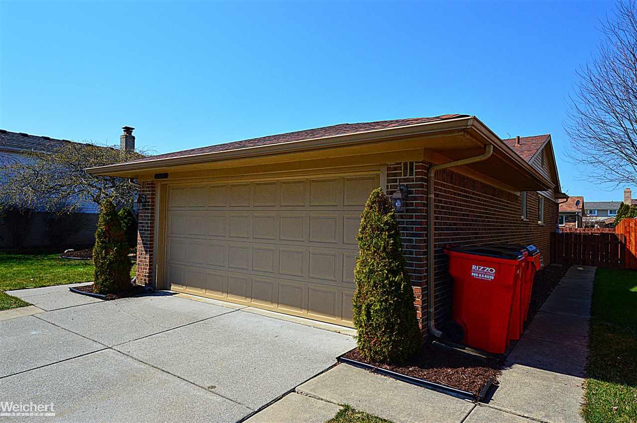 45761 Spagnuolo Road Macomb, MI 48044 - Photo 3 of 48 31288721-2.JPG