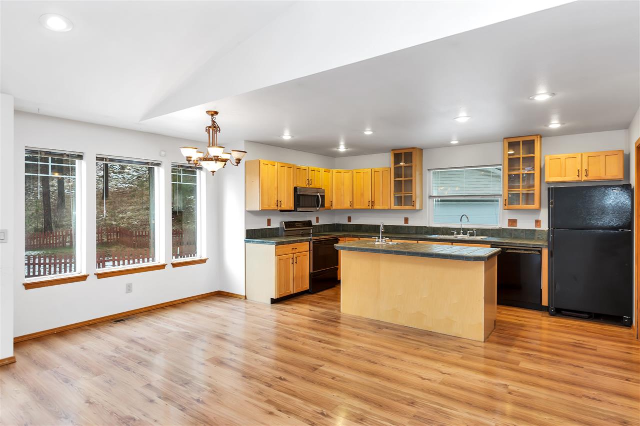 15208 West Coulee Hite Road Spokane, WA 99224 - Photo 4 of 15 Gallery Image 4