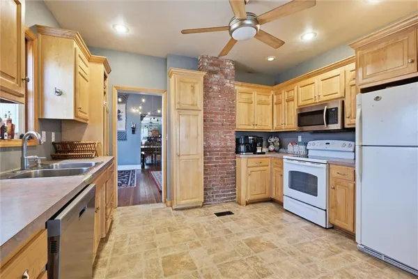 $460,000 | 3800 Roanoke Road, Kansas City, MO 64111