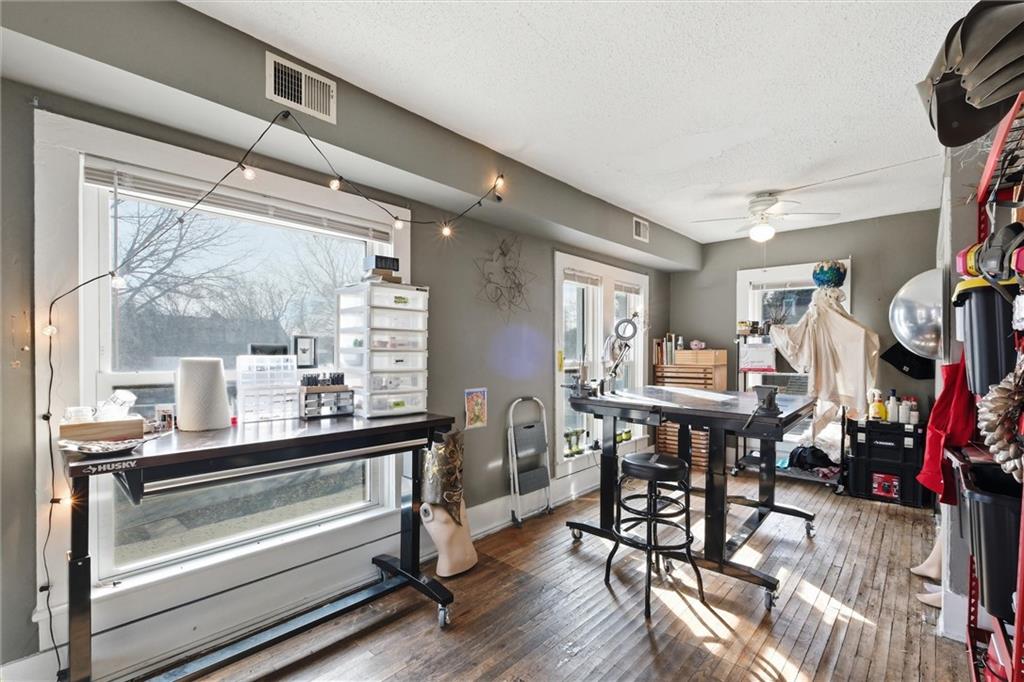 3800 Roanoke Road Kansas City, MO 64111 - Photo 19 of 36