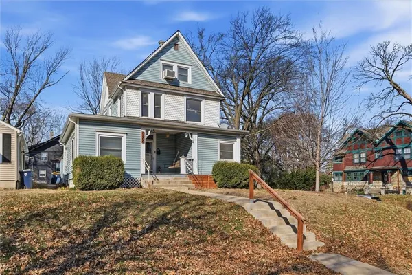 $460,000 | 3800 Roanoke Road, Kansas City, MO 64111