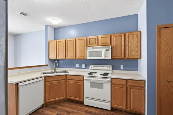 $284,500 | 15719 France Way, Unit 1313, Apple Valley, MN 55124