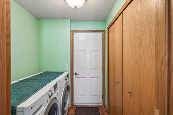 $284,500 | 15719 France Way, Unit 1313, Apple Valley, MN 55124