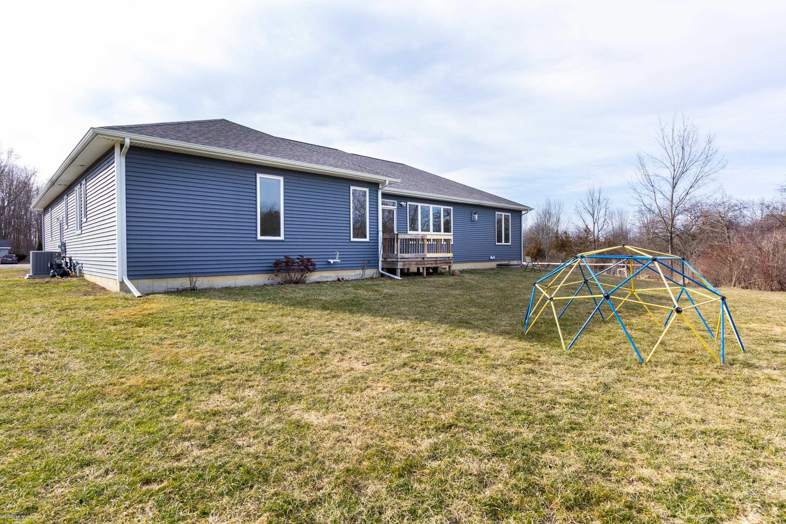 5075 Howe Road Grand Blanc, MI 48439 - Photo 47 of 65 50168656-b8459596-bd34-455c-a2ae-752f7fcbd22b.JPG