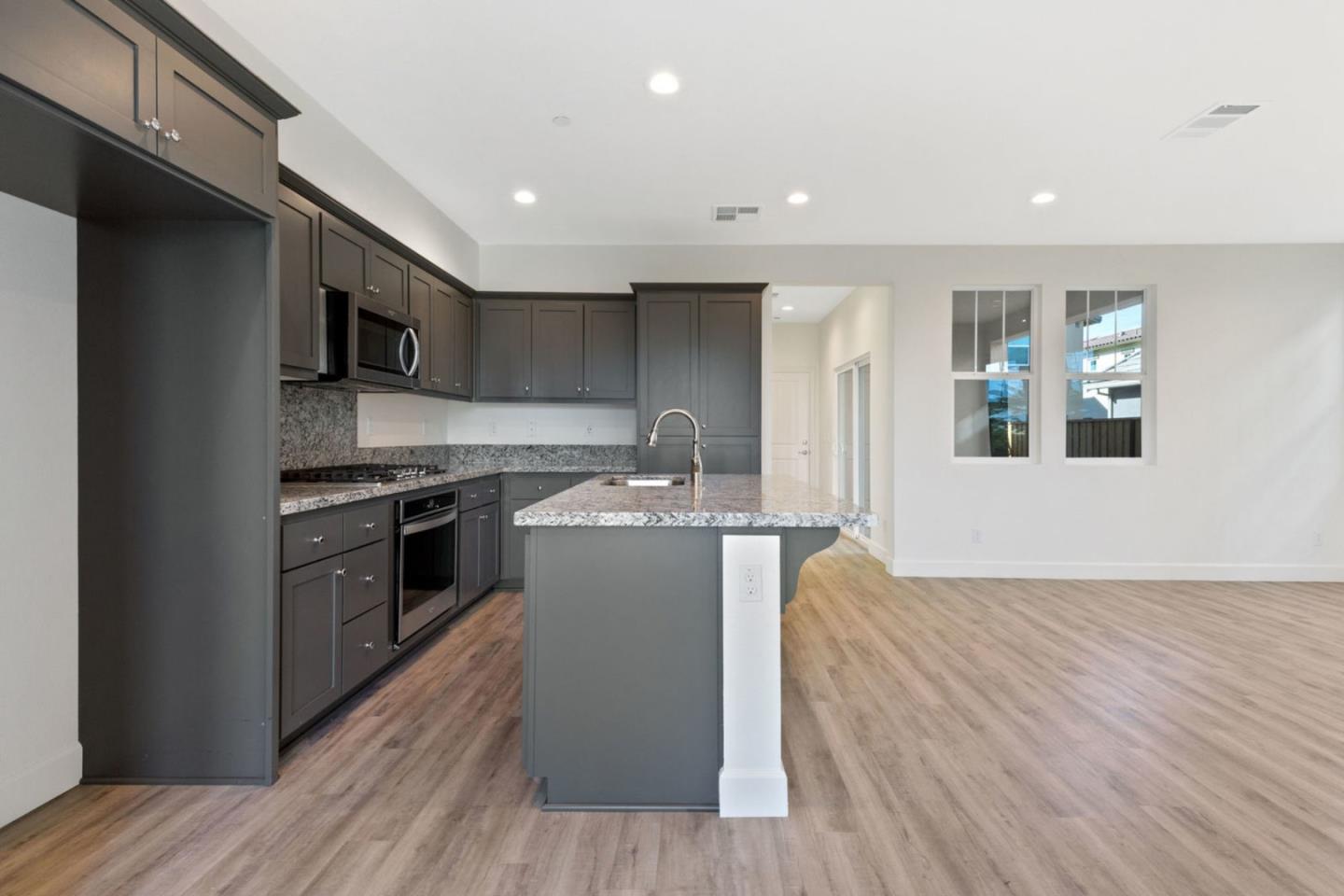 584 Rosa Monte Way Marina, CA 93933 - Photo 9 of 26 Gallery Image 9