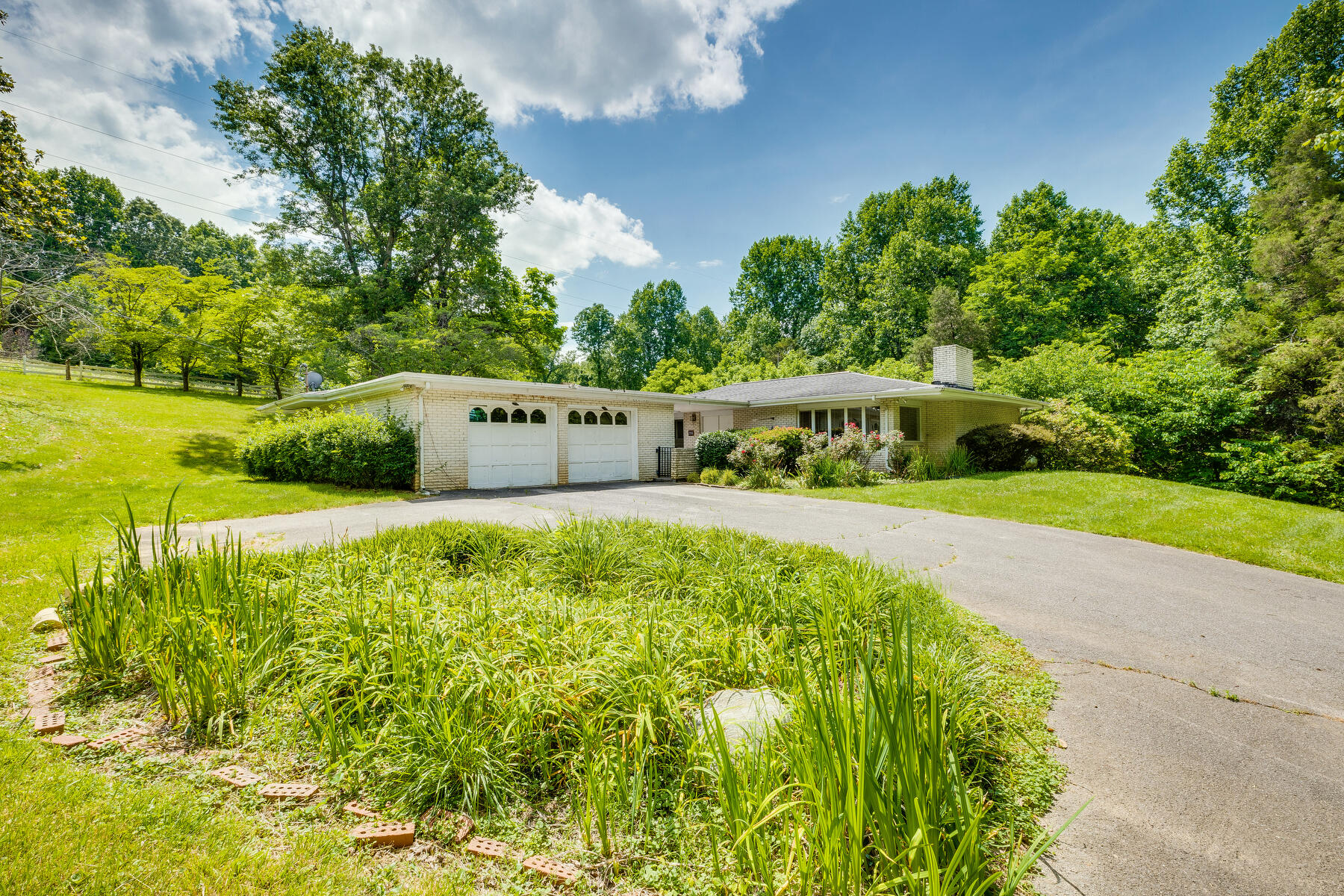 289 Fall Creek Road Blountville, TN 37617 - Photo 1 of 57 002