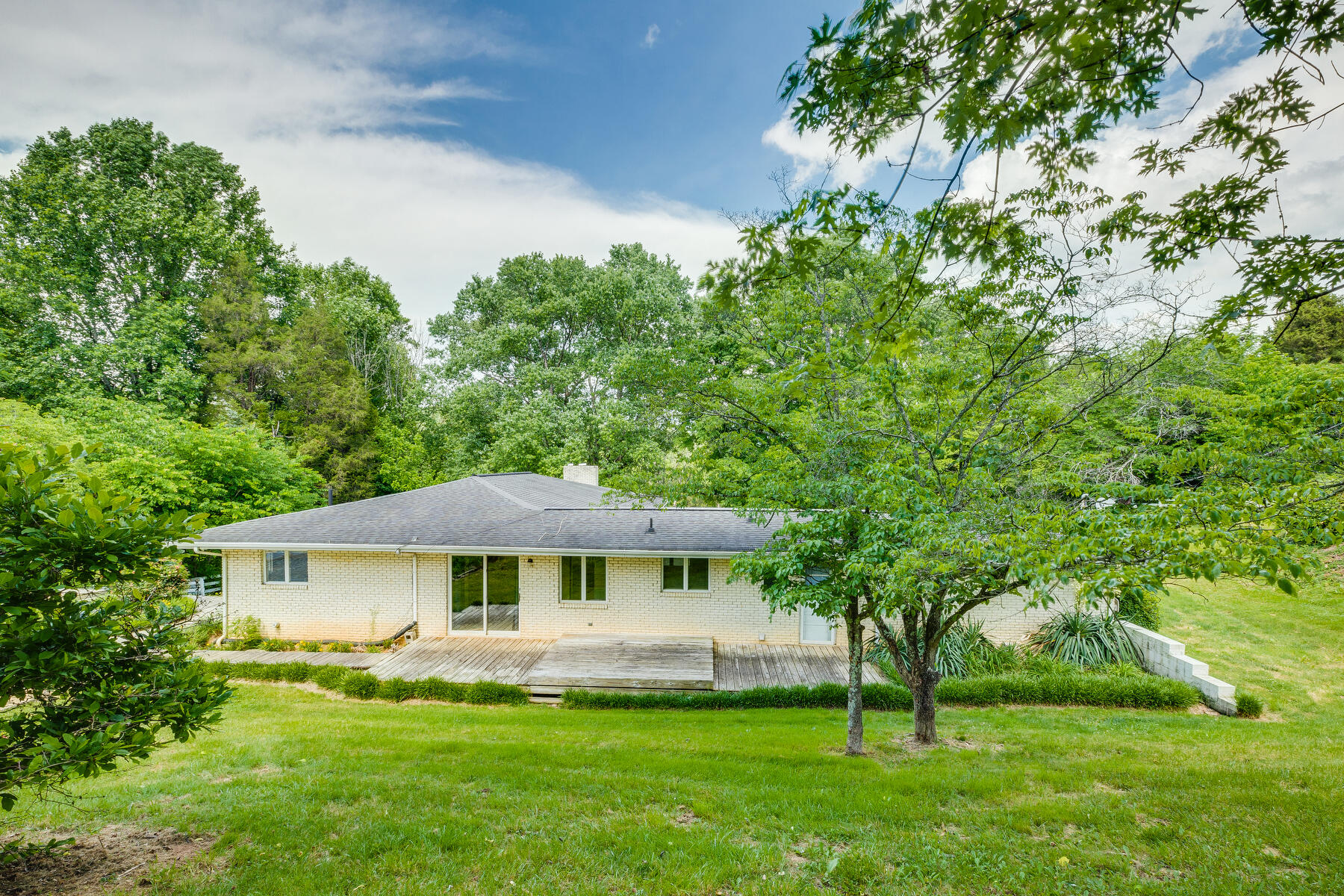 289 Fall Creek Road Blountville, TN 37617 - Photo 44 of 57 048