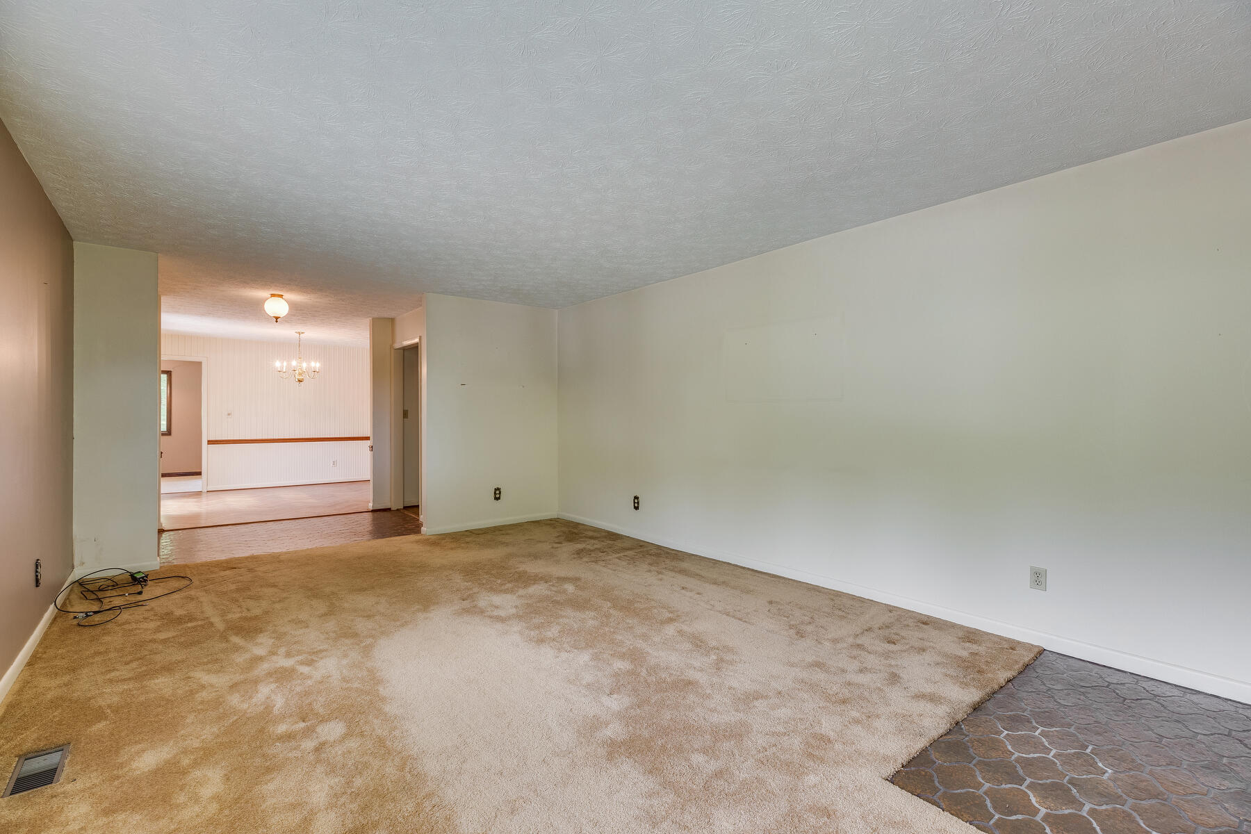 289 Fall Creek Road Blountville, TN 37617 - Photo 6 of 57 009